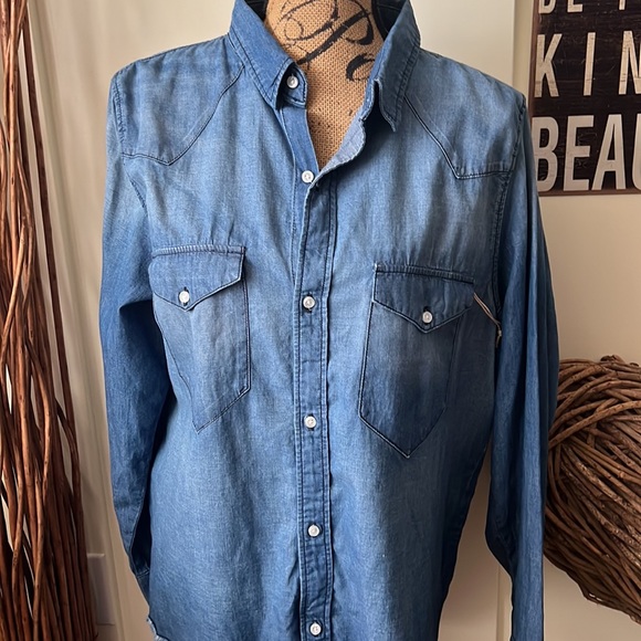 Artisan De Luxe Denim Shirt W/Frayed Hem And Striped Back - Picture 3 of 10